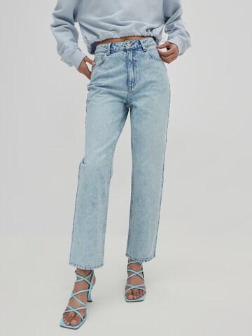 EDITED Regular Jeans 'Mirea' in Blauw: voorkant