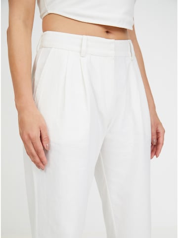 ABOUT YOU x Iconic by Tatiana Kucharova Loose fit Pants 'Rachel' in White