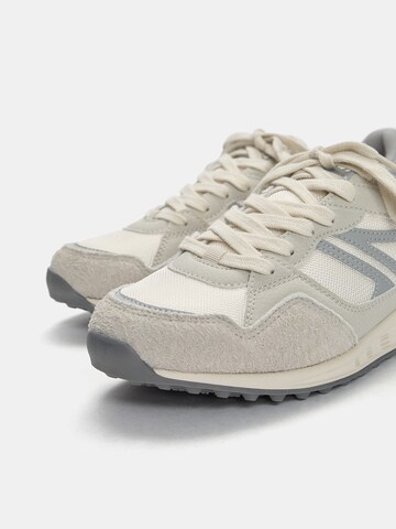 Pull&Bear Sneaker in Grau