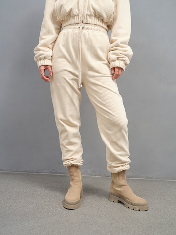 A LOT LESS Tapered Trousers 'Fabienne' in Beige: front