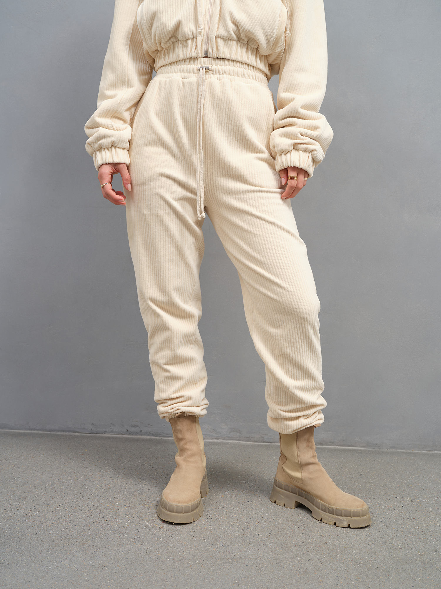 Plus size Odzież A LOT LESS Spodnie Fabienne w kolorze Kremowym 