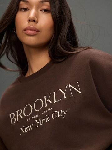 Next Суичър в кафяво