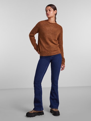 PIECES Sweter 'Juliana' w kolorze brązowy