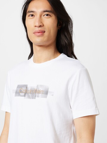 T-Shirt Calvin Klein en blanc