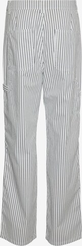 VERO MODA - Regular Calças 'Carly' em branco