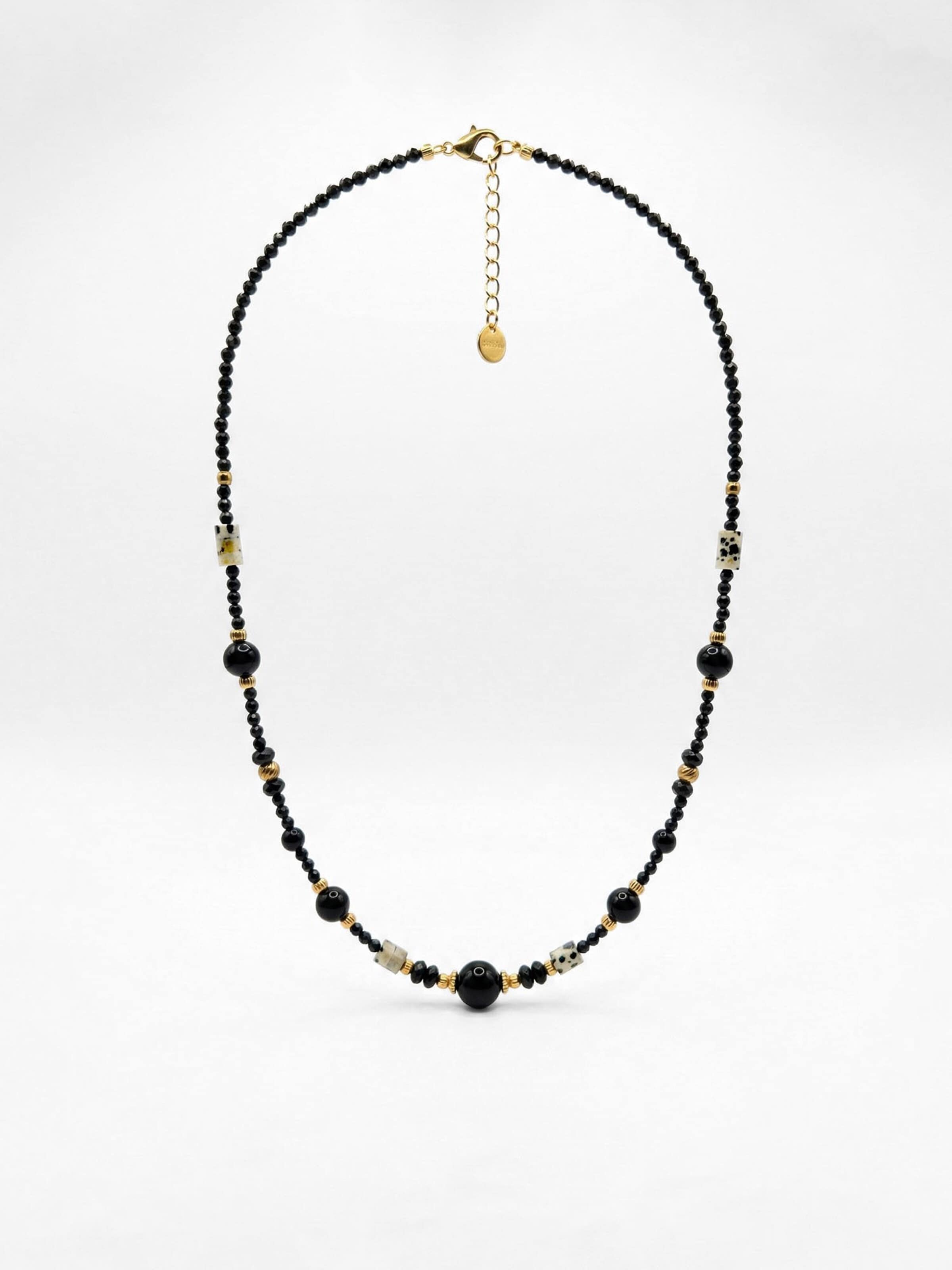 Nemomatheo Necklace 'Eclipse – Kette mit Steinperlen' in Black: front