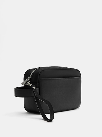 Portfard de la Pull&Bear pe negru