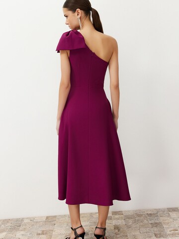 Robe de cocktail Trendyol en rose