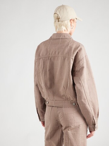 Veste mi-saison 'ESSalia' Esmé Studios en marron