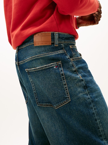 Tommy JeansLoosefit Traperice 'THEO' - plava boja