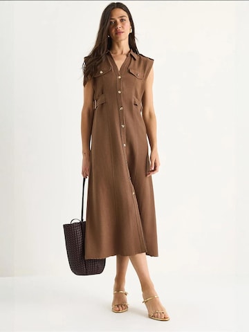 Bianco Lucci - Vestidos camiseiros em castanho