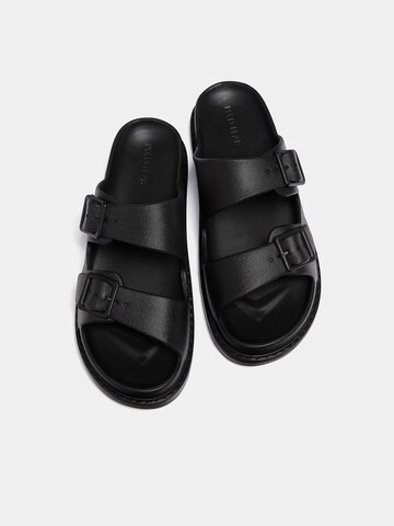 Pull&Bear Pantolette i svart