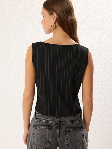 Trendyol Top – černá