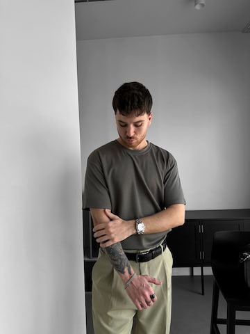 Kleidermafia T-shirt 'Loose Fit Basic T-shirt - Khaki' i grön