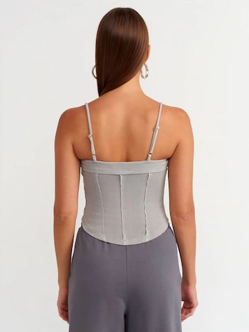 Haut Dilvin en gris