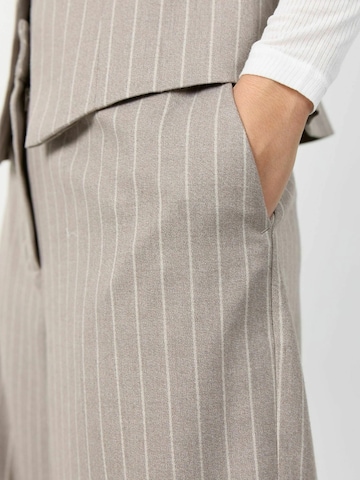 Levete Room Normalny krój Spodnie ' LR ' w kolorze szary