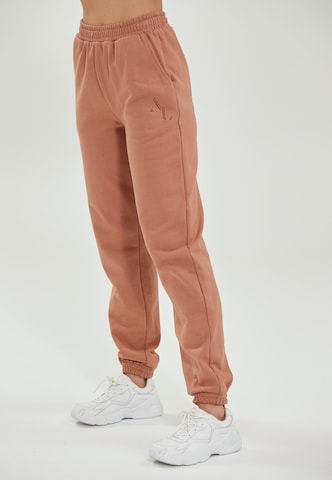 Athlecia Loosefit Sweatpants 'Lia' in Braun: predná strana