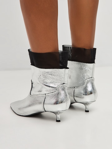 CESARE GASPARI Ankle boots in Silver