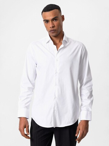 Coupe regular Chemise Antioch en blanc : devant