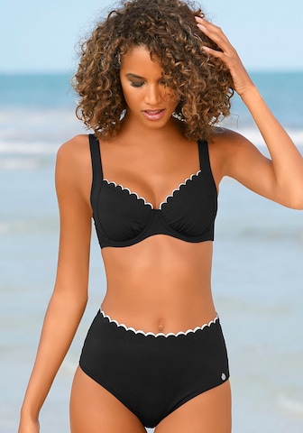 LASCANA T-shirt Bikini Top 'Camilla' in Black: front