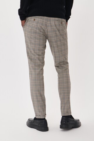 Regular Pantalon chino 'Liam' Matinique en gris