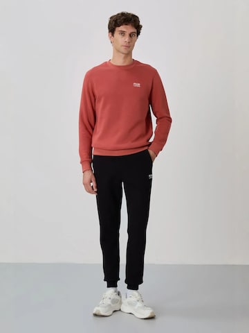 Survêtement Tommy Life en rouge : devant