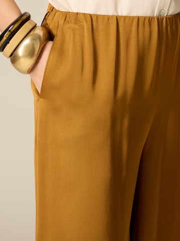 oltre - Ropa ancha Pantalón en oro