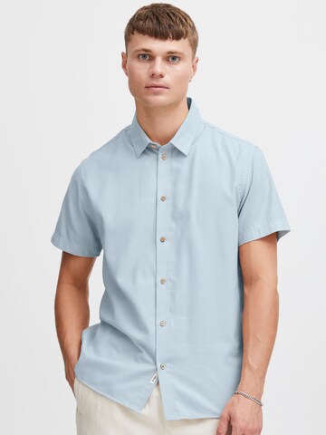 Coupe regular Chemise ' PETE ' !Solid en bleu : devant
