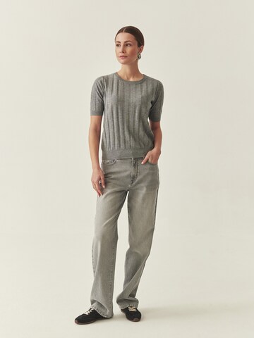 TATUUM Pusero värissä harmaa