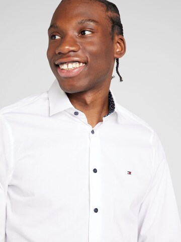 TOMMY HILFIGER - Ajuste estrecho Camisa de negocios en blanco