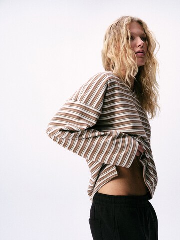 self. Shirt in Braun