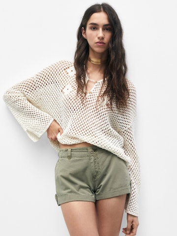 Pull&Bear Regular Shorts in Grün: predná strana