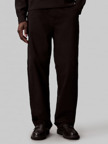 Loosefit Pantalon chino Calvin Klein Jeans en noir : devant