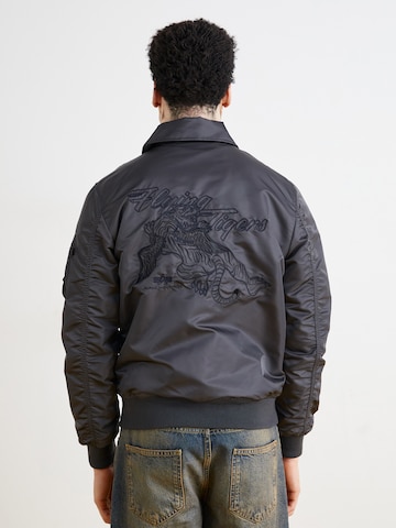 ALPHA INDUSTRIES Φθινοπωρινό και ανοιξιάτικο μπουφάν 'Flying Tigers' σε γκρι: μπροστά