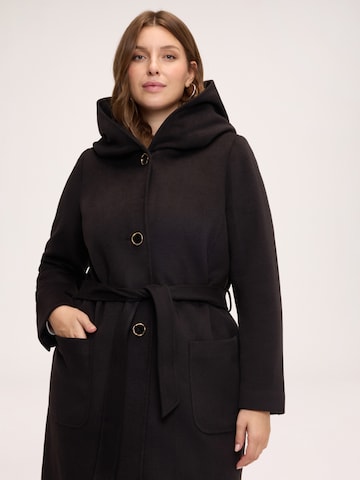 Cappotto di mezza stagione di Fiorella Rubino in nero