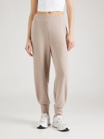 Effilé Pantalon de sport Varley en beige : devant