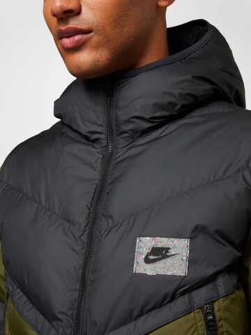 Nike Sportswear Jacke in Grün