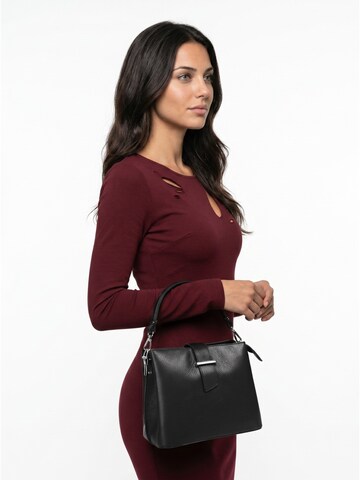 Cluty Handbag in Black