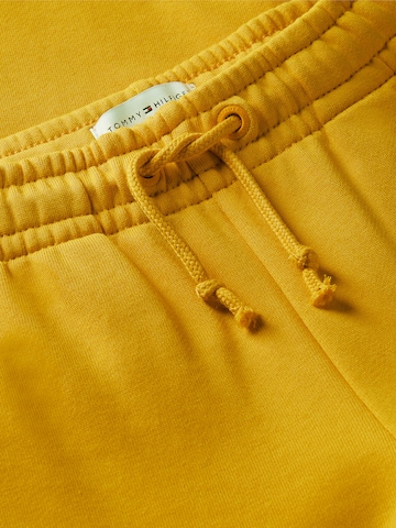 Effilé Pantalon TOMMY HILFIGER en jaune