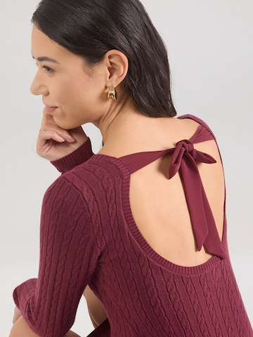 HOLLISTER Úpletové šaty – červená