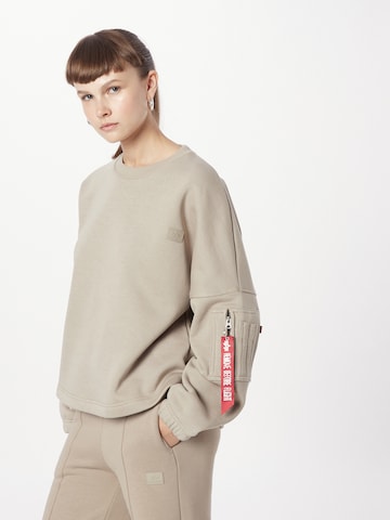 Sweat-shirt ALPHA INDUSTRIES en beige : devant