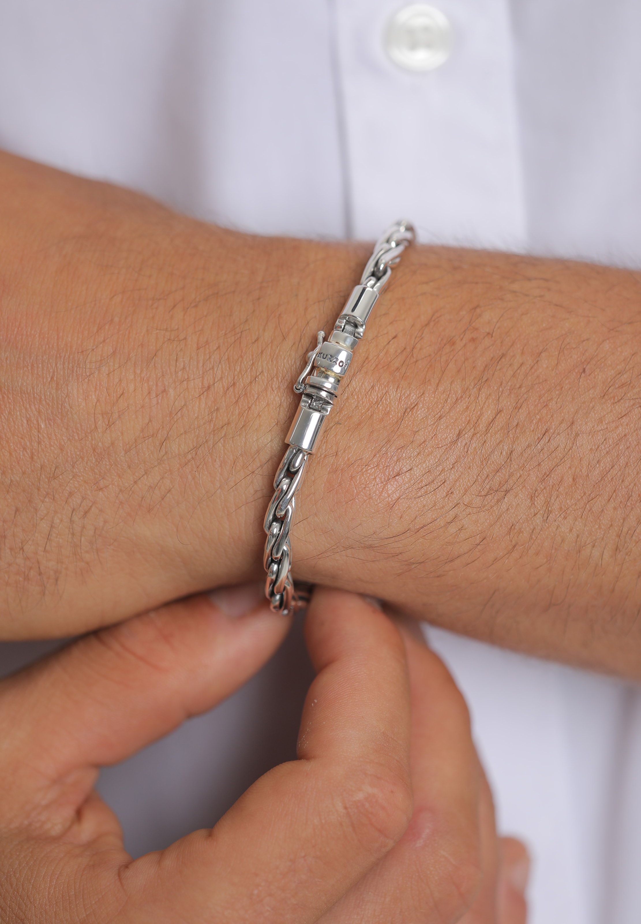 KUZZOI Armbånd i sølv: forside