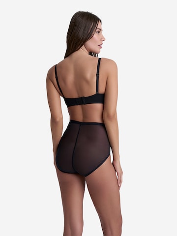 Slip scultant 'Forming Tulle Mid Waist Brief' Bye Bra en noir