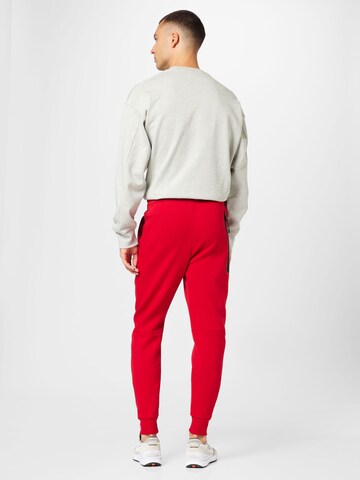 Nike Sportswear Дънки Tapered Leg Панталон в червено