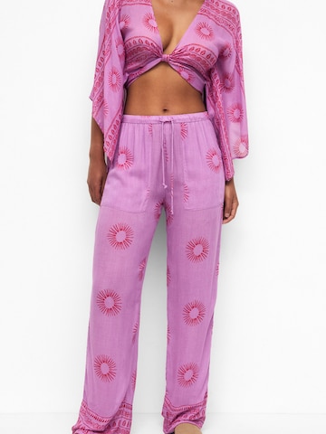 Pull&Bear Regular Trousers in Pink: front