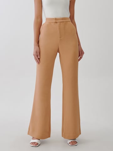 Tussah Flared Broek 'ALEXIS' in Beige: voorkant