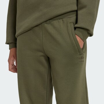 Effilé Pantalon ADIDAS ORIGINALS en vert