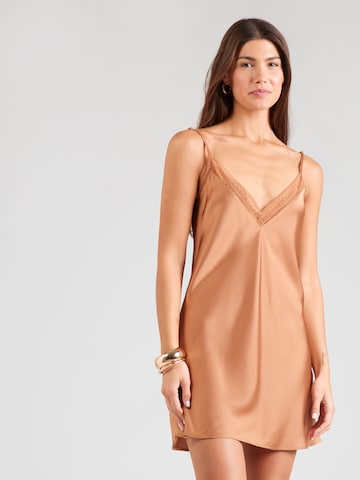 Cămăşi de noapte 'FEELING' de la ETAM pe bej: față