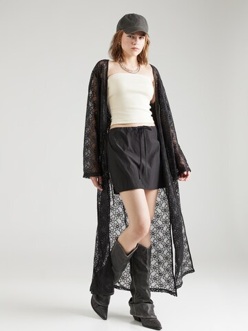 Top de la STUDIO SELECT pe bej