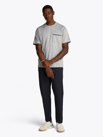 Maglietta di TOMMY HILFIGER in grigio
